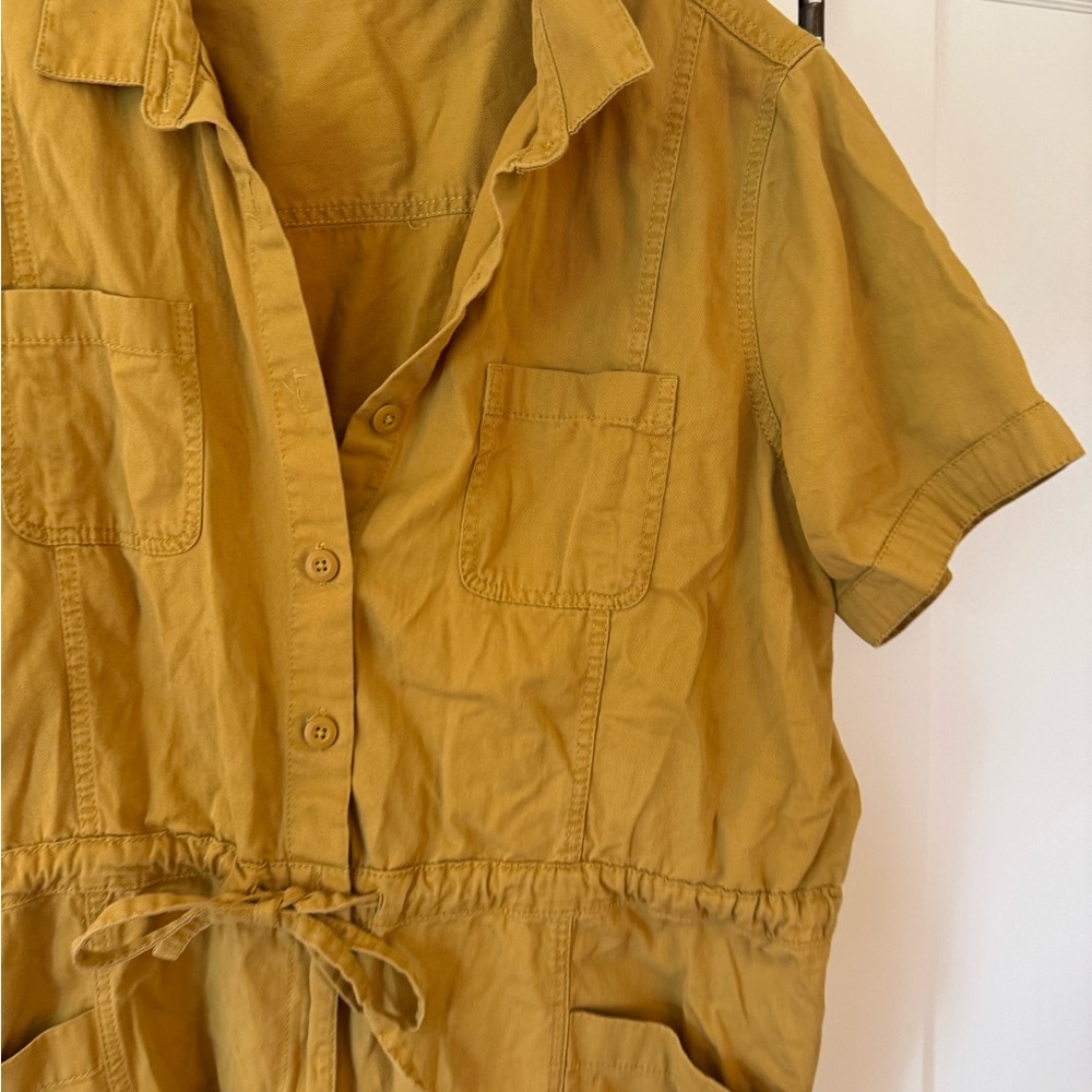 Old Navy Golden Button-Up Shirt - Picture 2 of 4